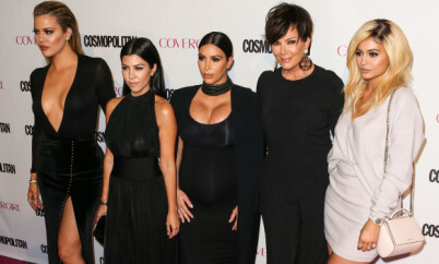 KJENT FAMILIE: Khloe Kardashian, Kourtney Kardashian, Kim Kardashian West, Kris Jenner og Kylie Jenner er kjent fra «Keeping Up with the Kardashians». Foto: NTB Scanpix KJENT FAMILIE: Khloe Kardashian, Kourtney Kardashian, Kim Kardashian West, Kris Jenner og Kylie Jenner er kjent fra «Keeping Up with the Kardashians». Foto: NTB Scanpix